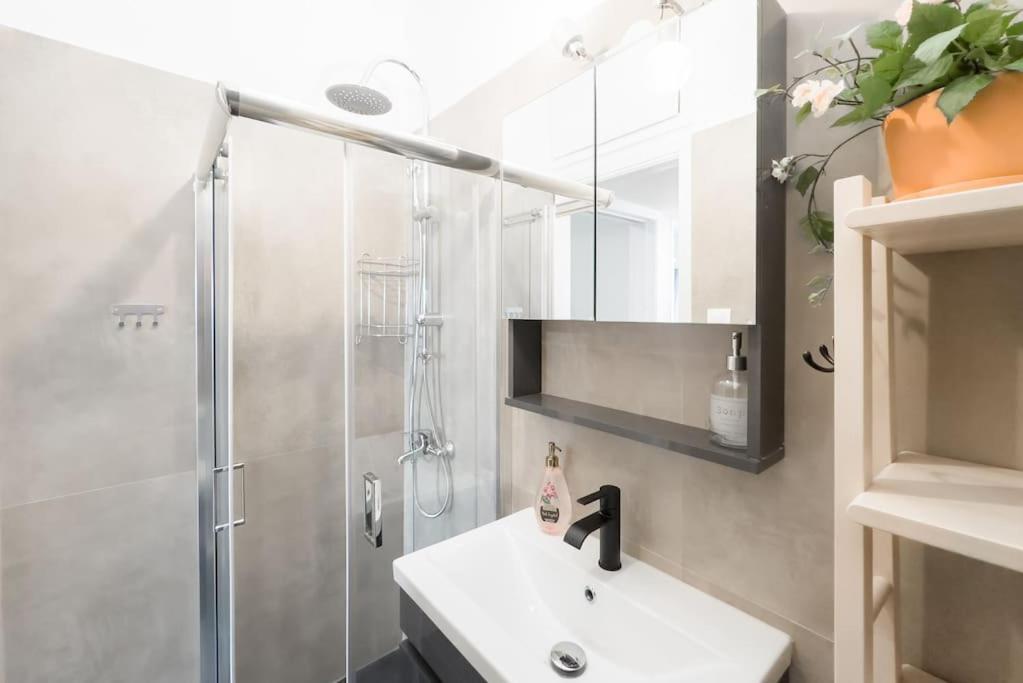 Spacious Urban Apt In The Heart Of Athens Exterior photo