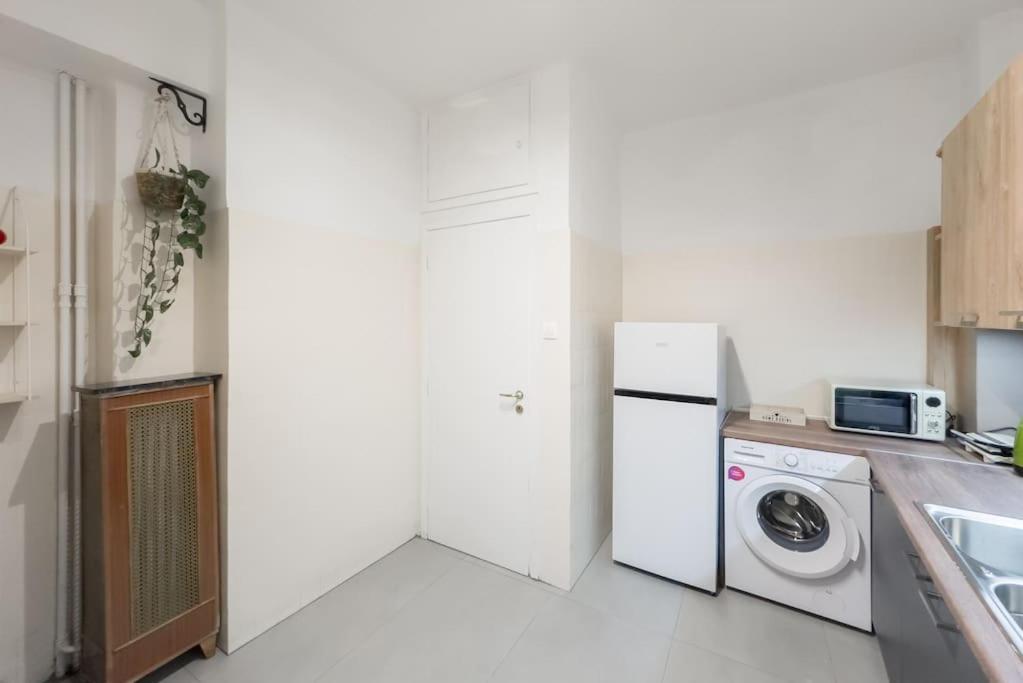 Spacious Urban Apt In The Heart Of Athens Exterior photo